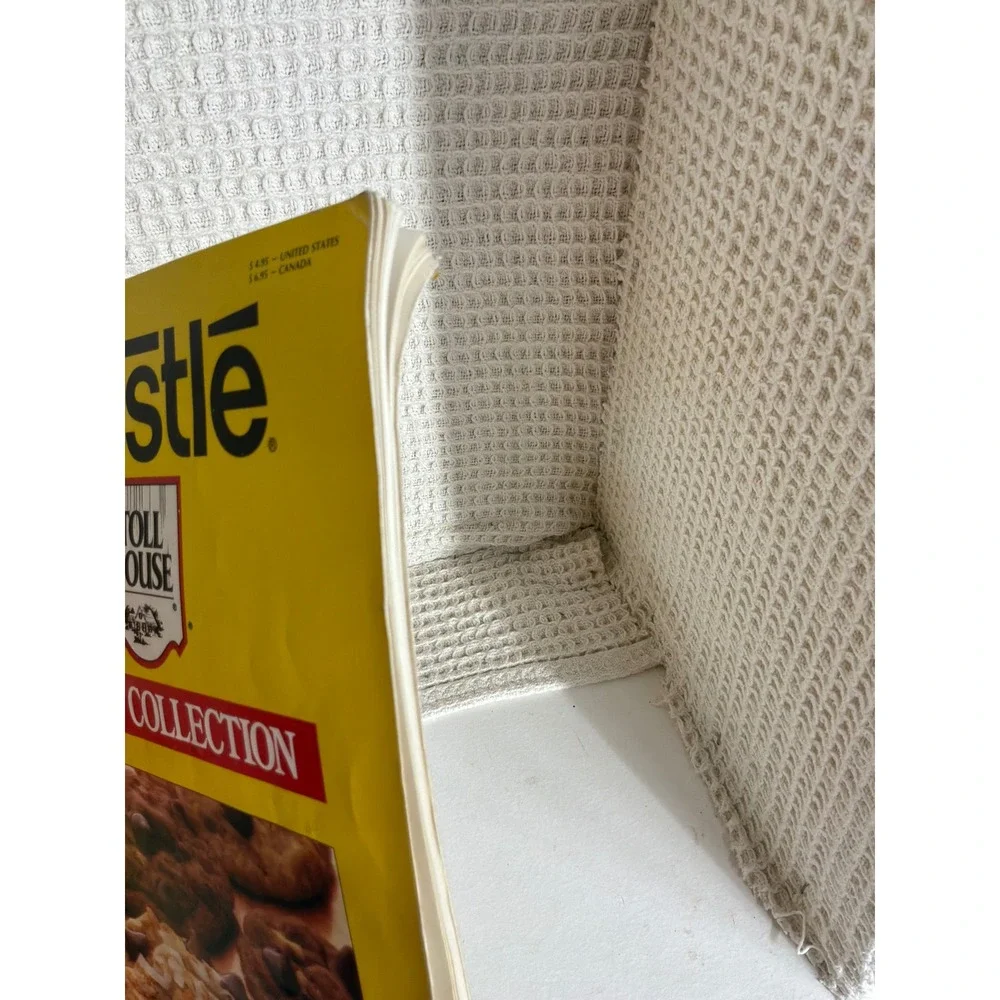 Vintage Unisex Nestle Toll House Recipe Collection Cookbook OS Yellow